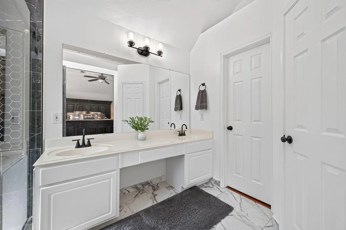 Photo of 16027 Charterstone Drive