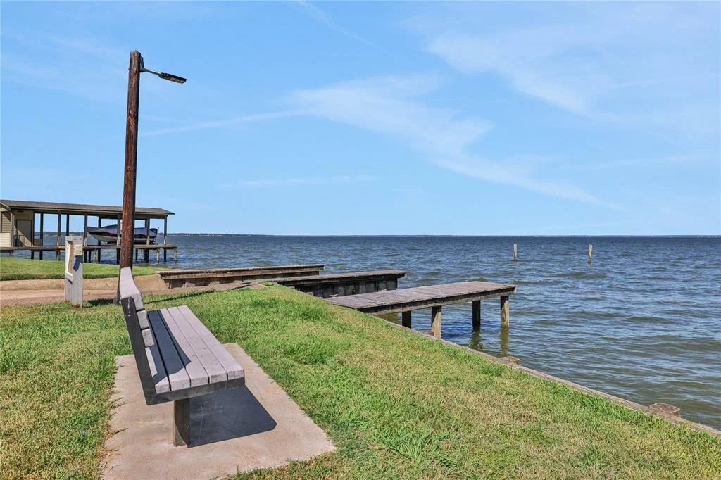 Photo of 251 Lake Oaks Boulevard