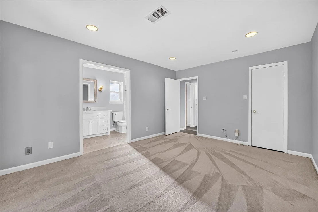 Photo of 5938 Claridge Drive