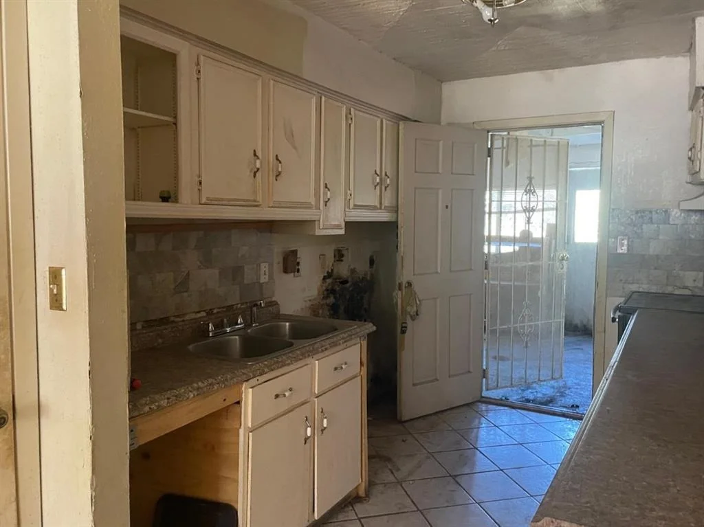 Photo of 7883 Hamlet Street