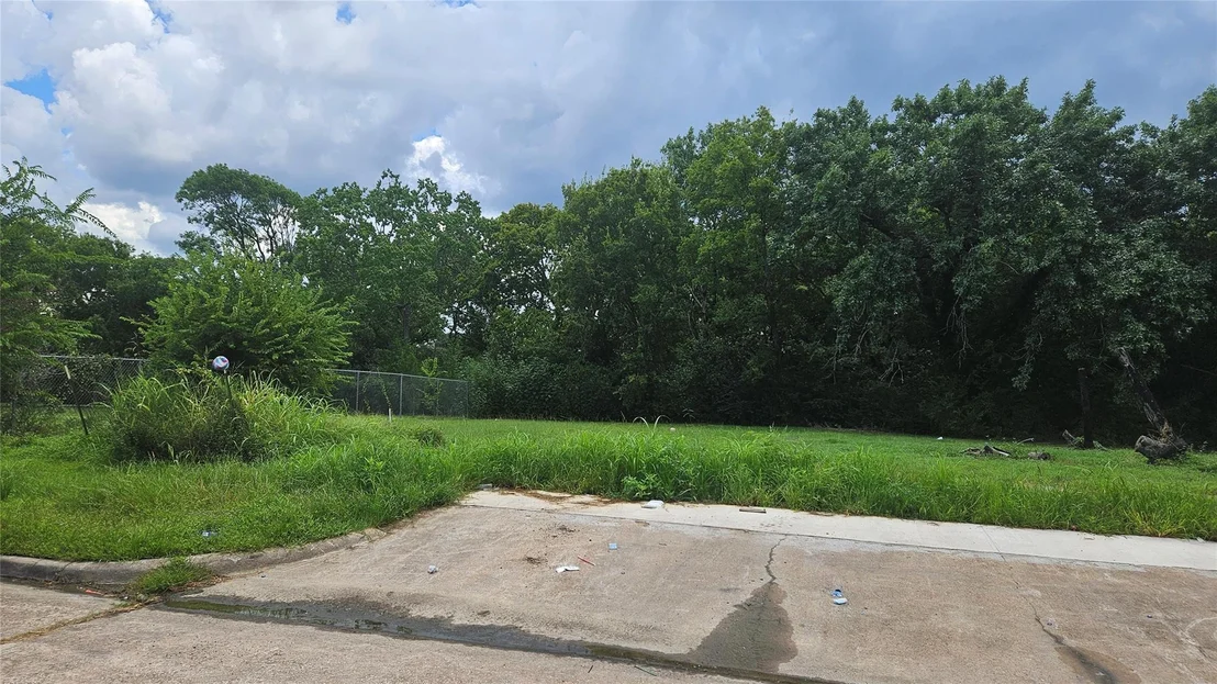 Photo of 200 Avenue L