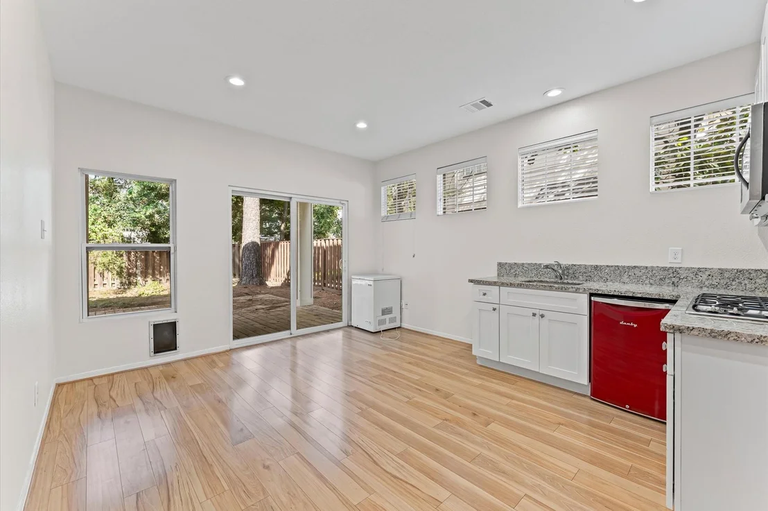 Photo of 50 Lakeridge Drive