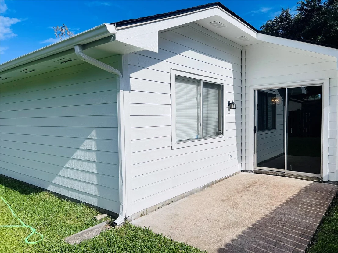 Photo of 15330 Riverside Grove Drive