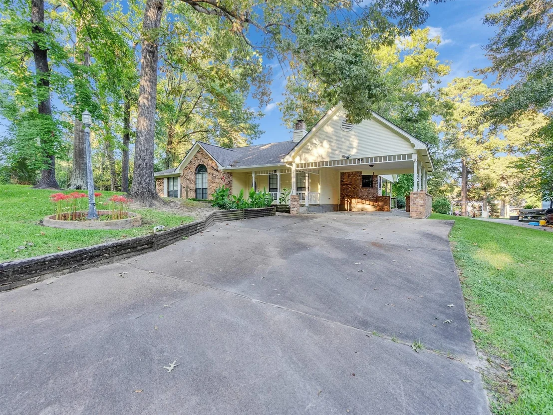 Photo of 185 Lake Drive