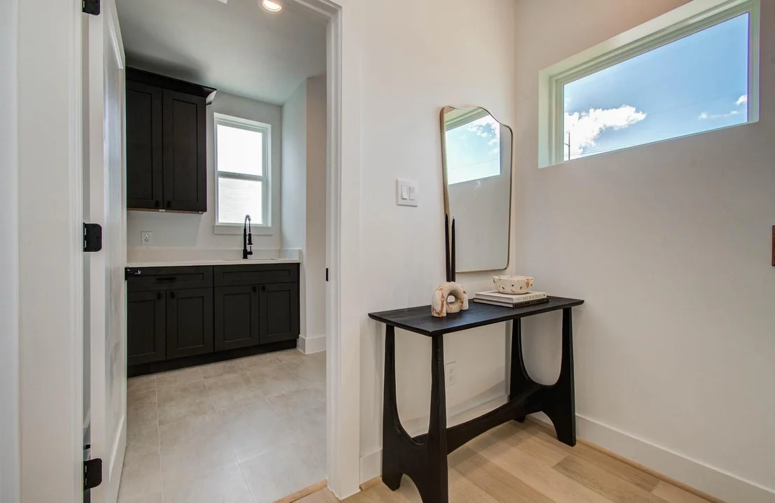 Photo of 3028 Lamar Street