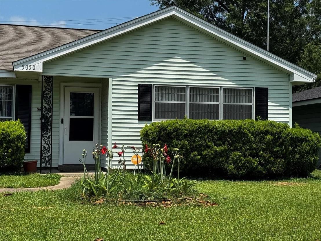 Photo of 5050 Swallow Drive