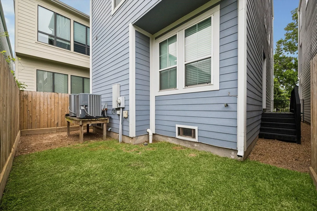 Photo of 2416 Couch Street