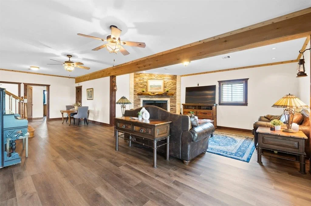 Photo of 11008 Hillside Drive