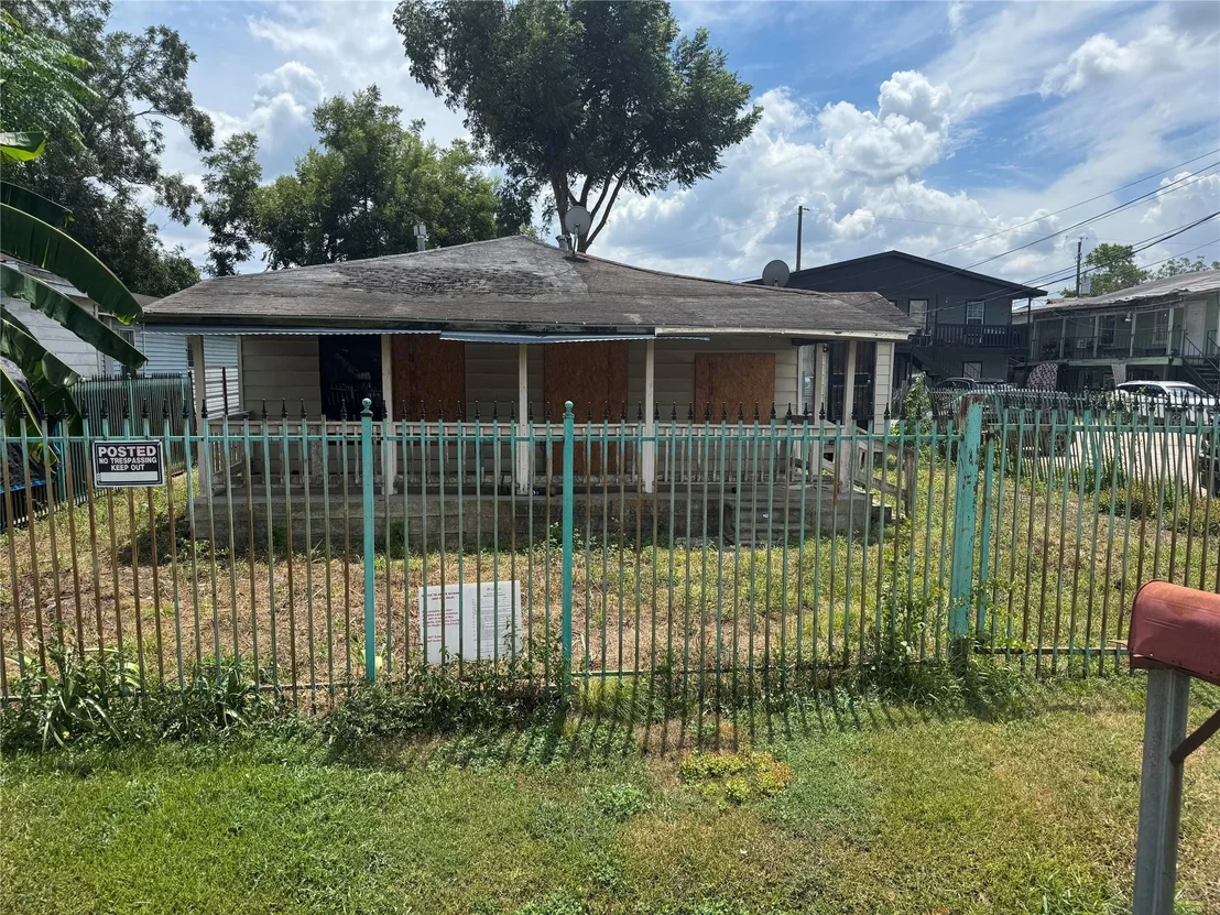 Photo of 3330 Bertrand Street
