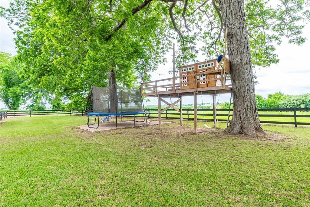 Photo of 830 Lily Lane