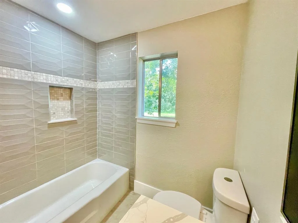 Photo of 187 Golfview Drive N