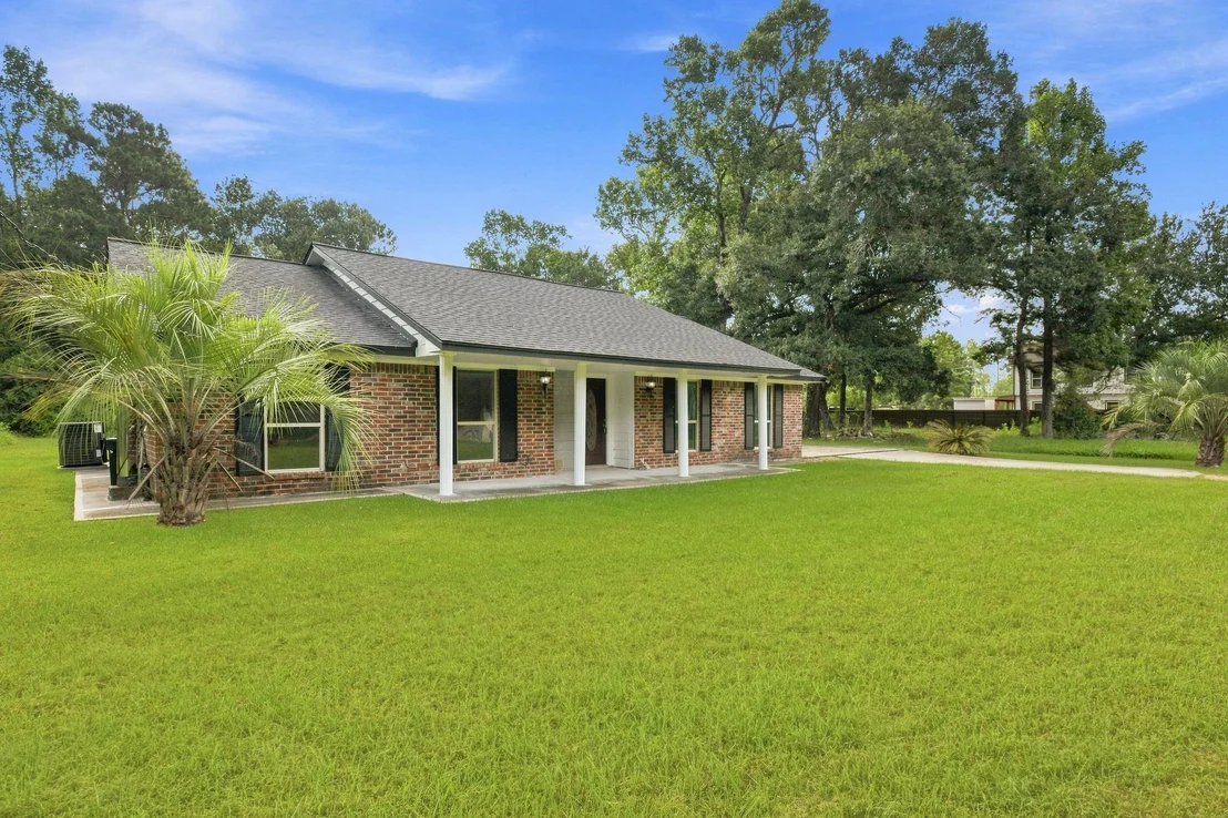 Photo of 18813 Woodridge Drive