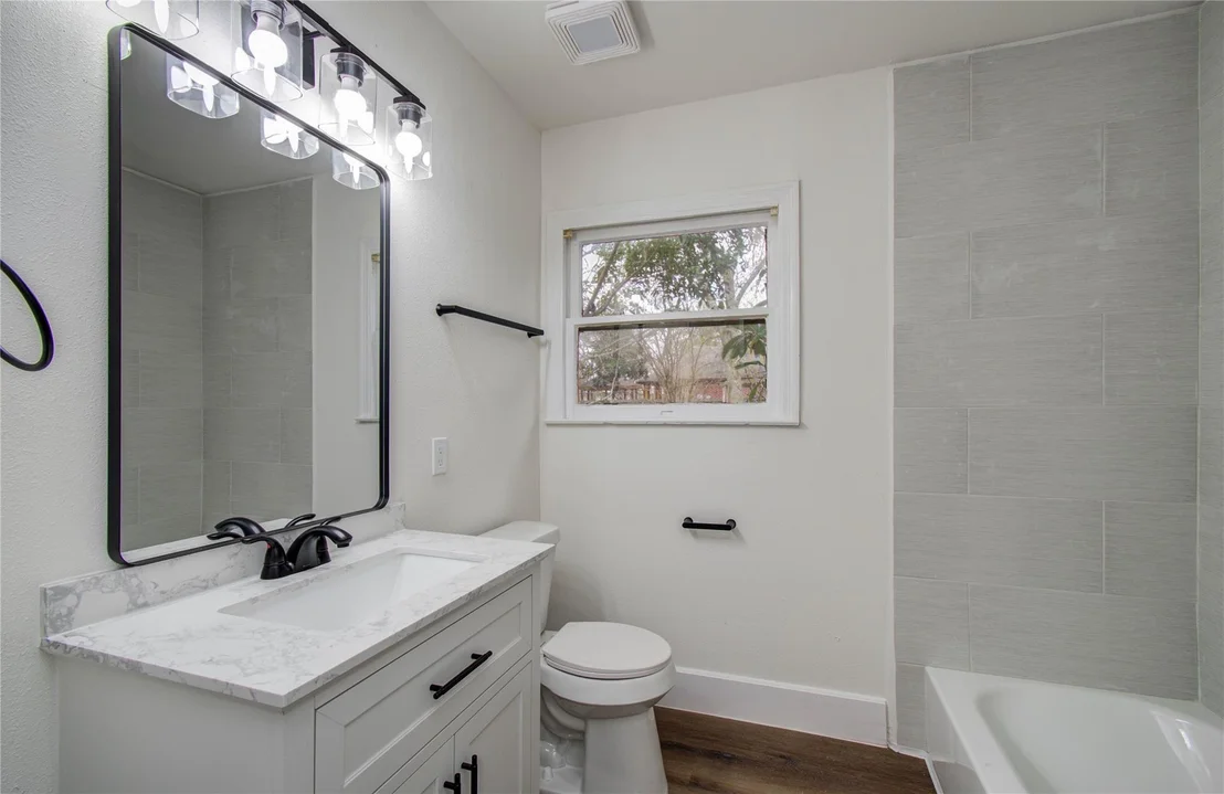 Photo of 2417 Pecan Street