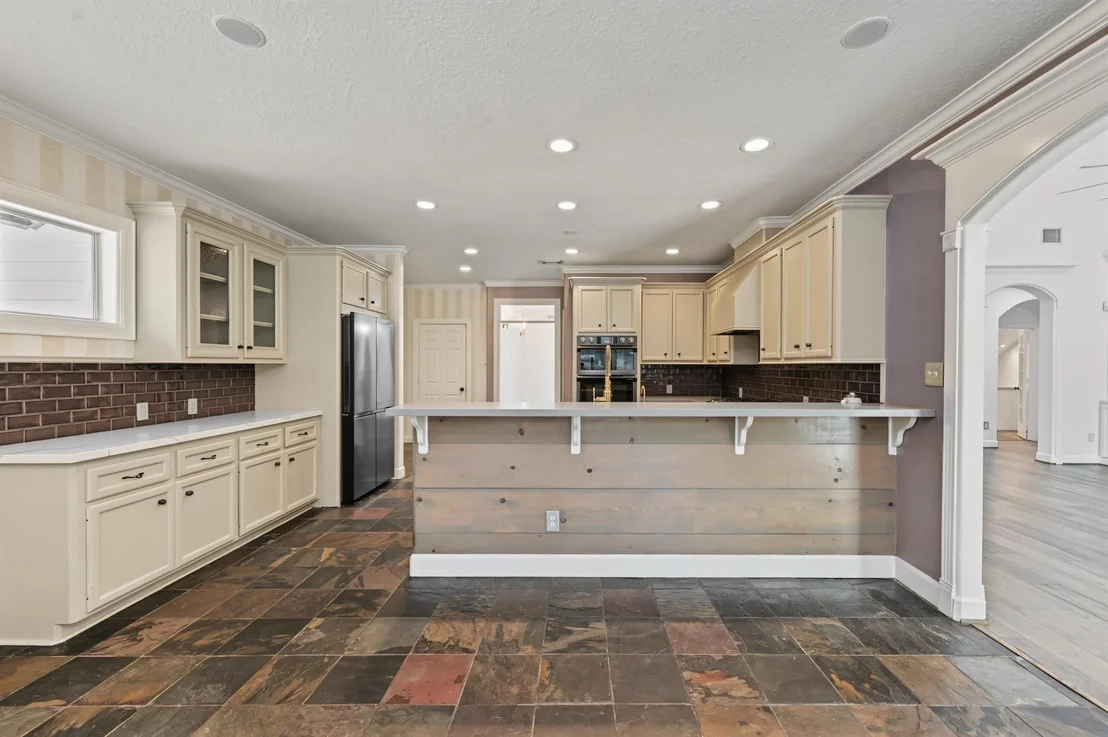 Photo of 10933 Lake Forest Drive