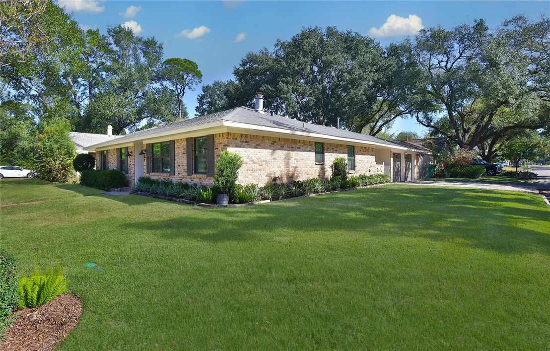 Photo of 4402 Fallbrook Drive