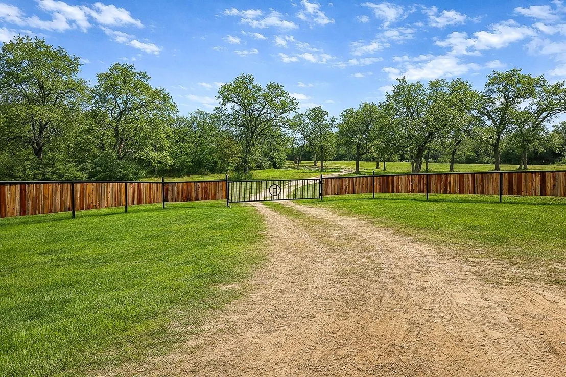 Photo of 7031 Red Rock Road
