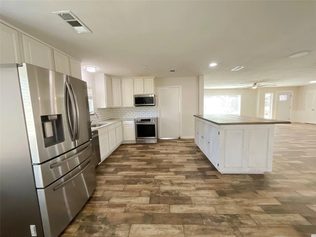 Photo of 443 Bayou View Drive