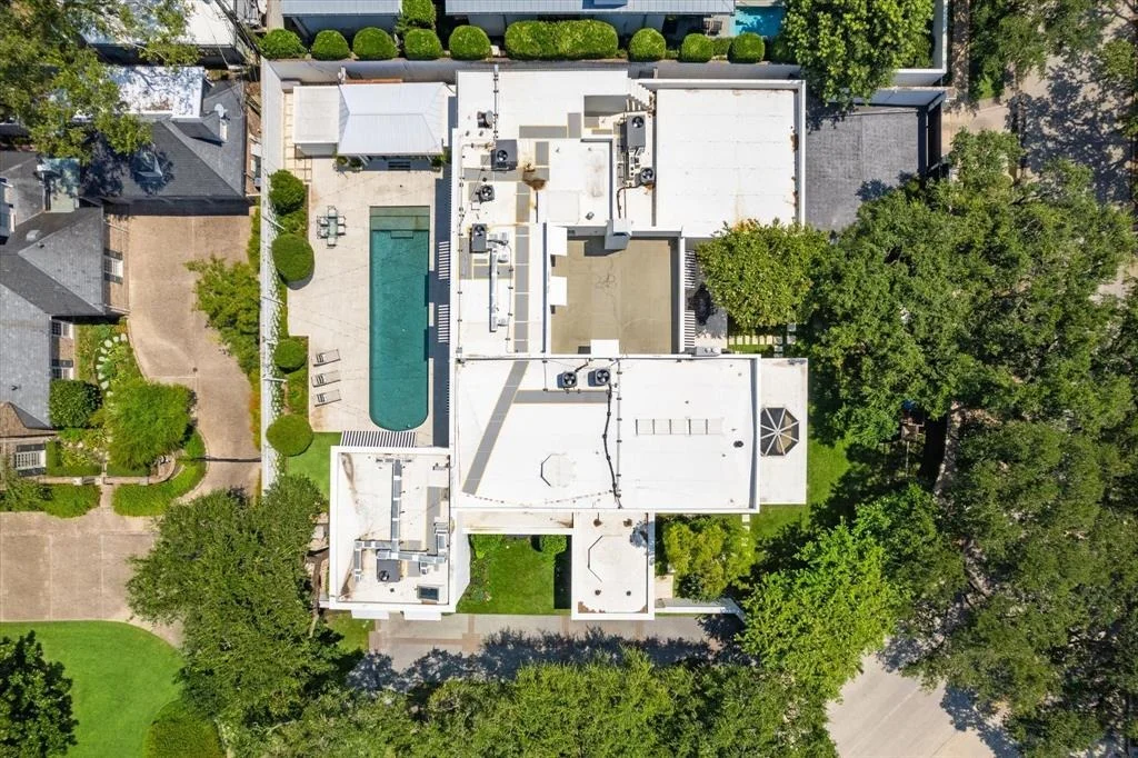 Photo of 2411 River Oaks Boulevard