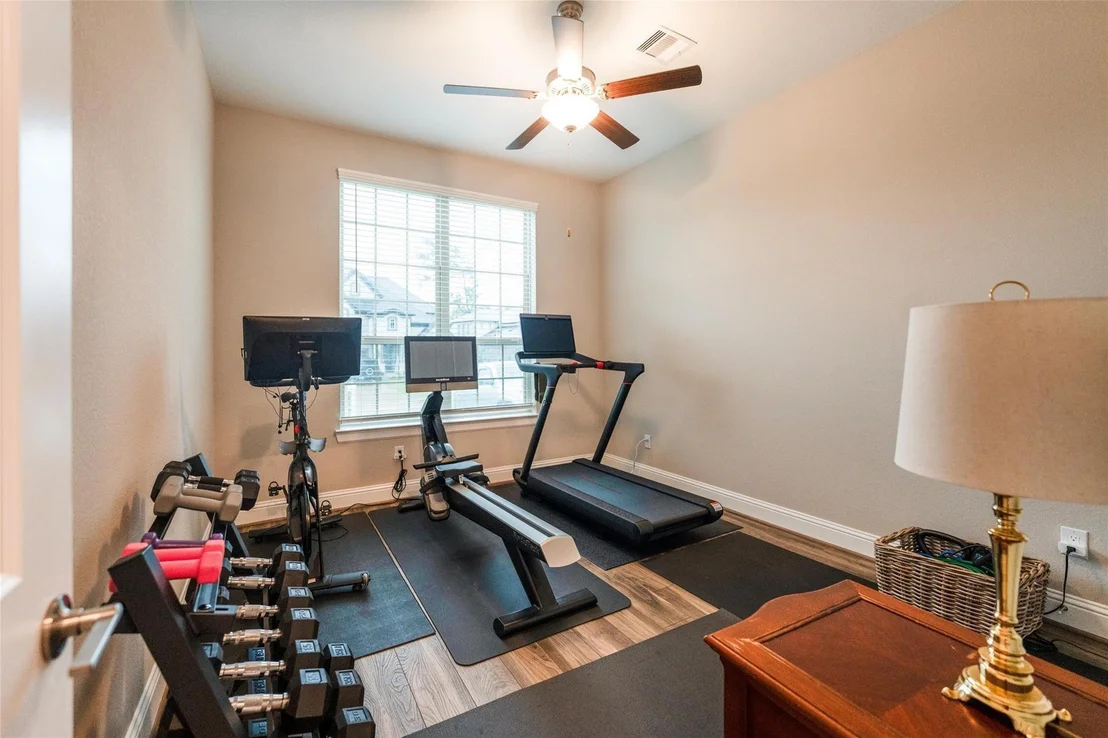 Photo of 915 Falcon Hollow Lane