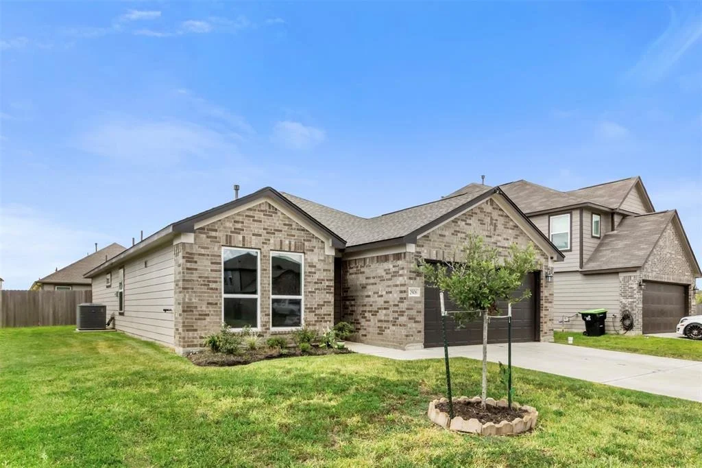 Photo of 2906 Silverhorn Lane