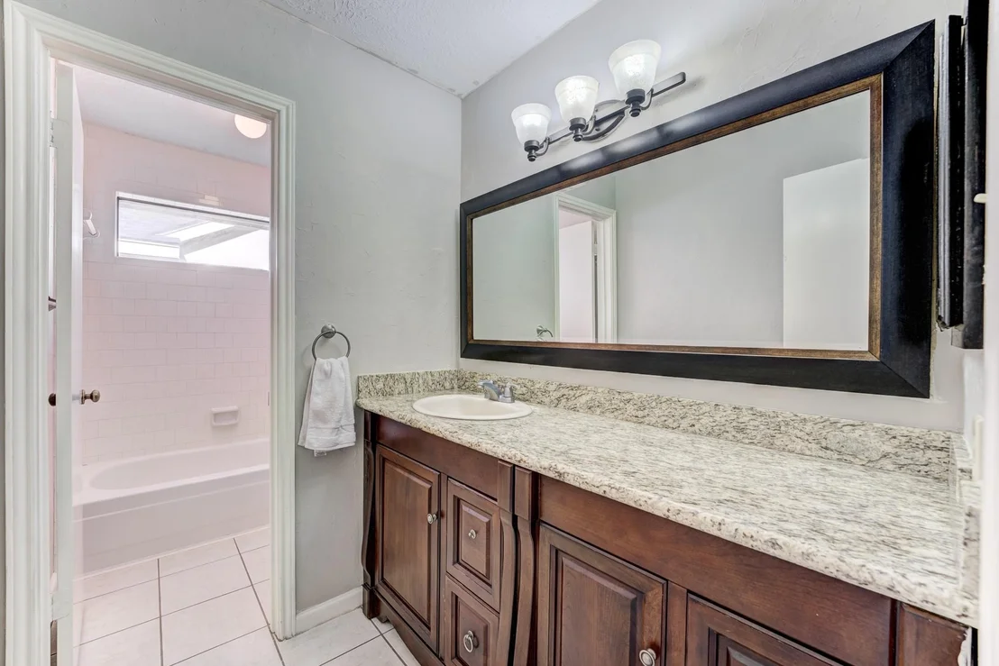 Photo of 16134 Beechnut Street