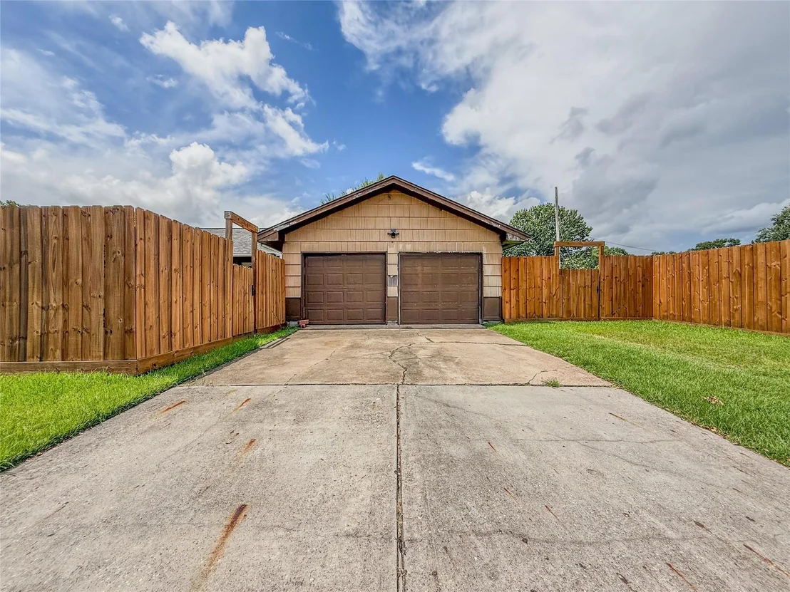 Photo of 3321 Tanglebriar Drive