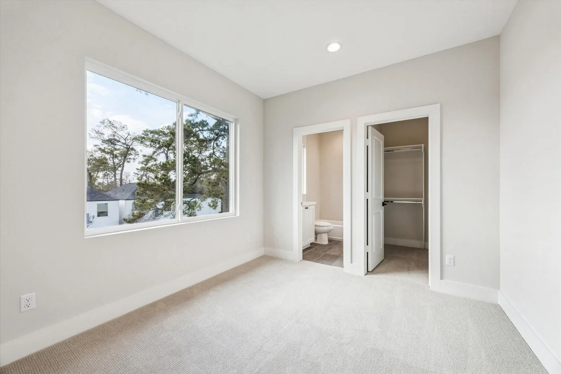 Photo of 526 Janisch Road