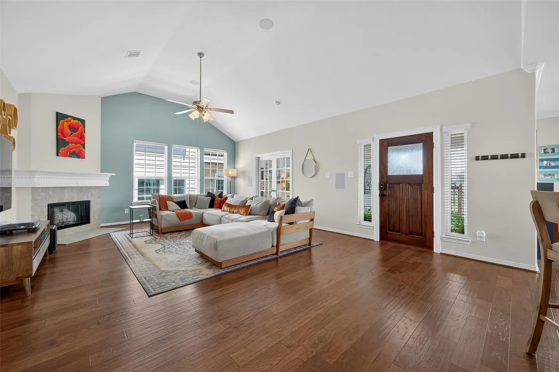 Photo of 2101 Menard Avenue
