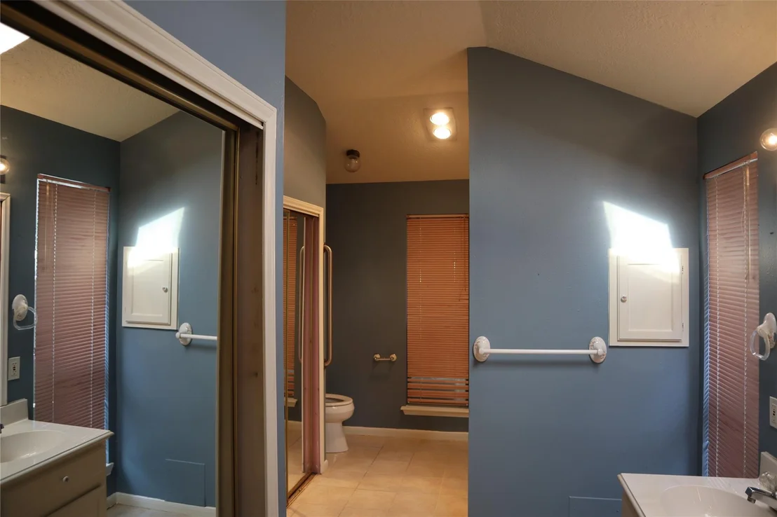 Photo of 2931 Walnut Springs Drive