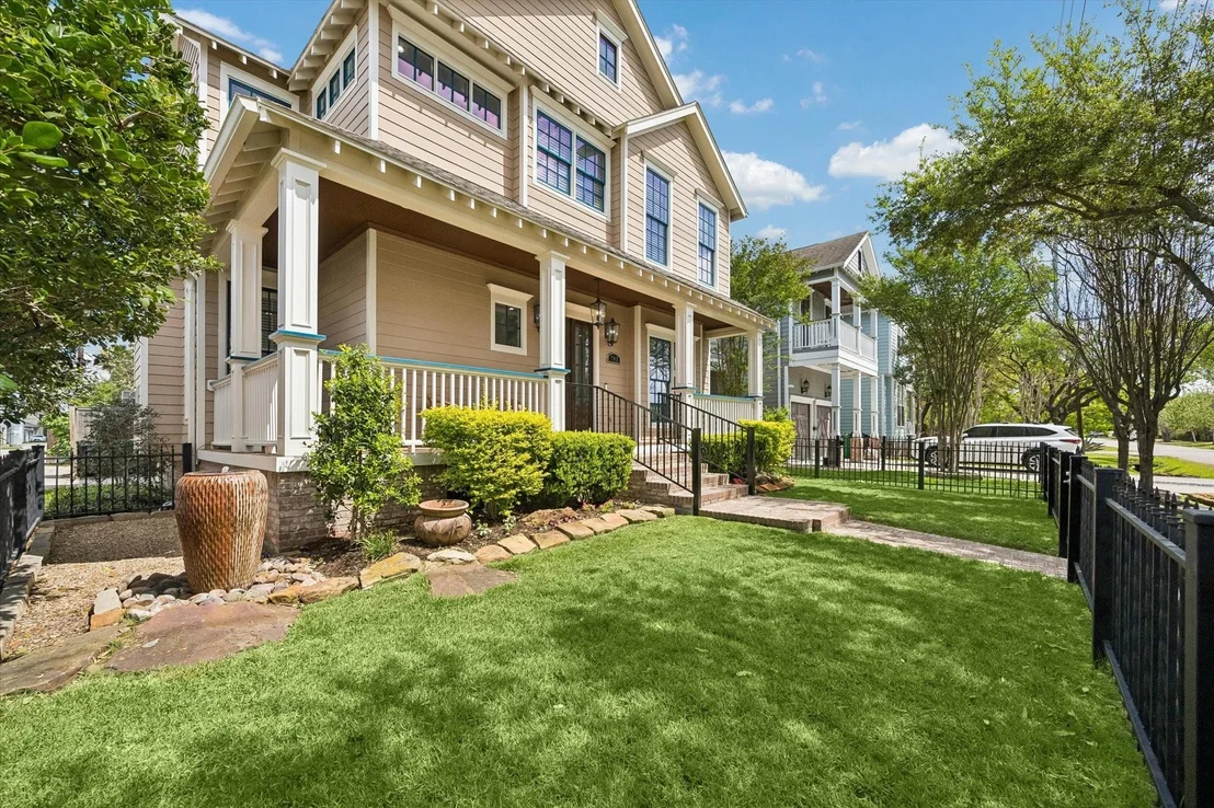 Photo of 705 W 9th Street