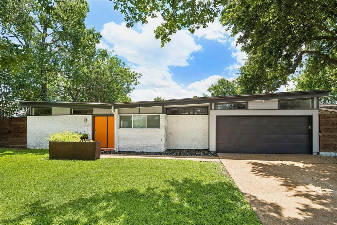 Photo of 9769 Oak Point Drive