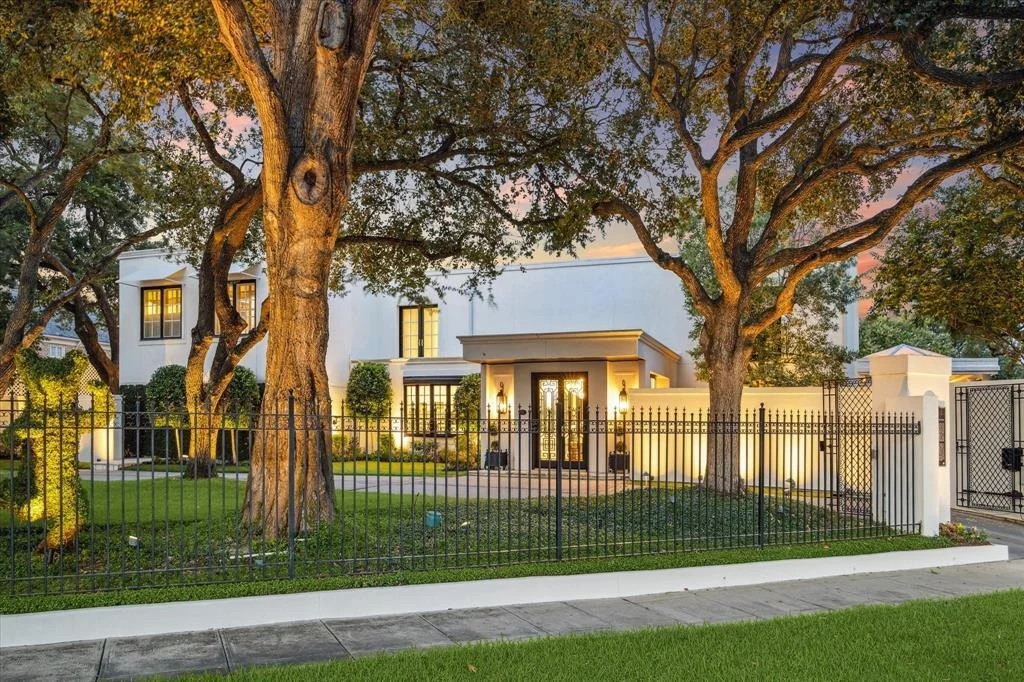 Photo of 2411 River Oaks Boulevard