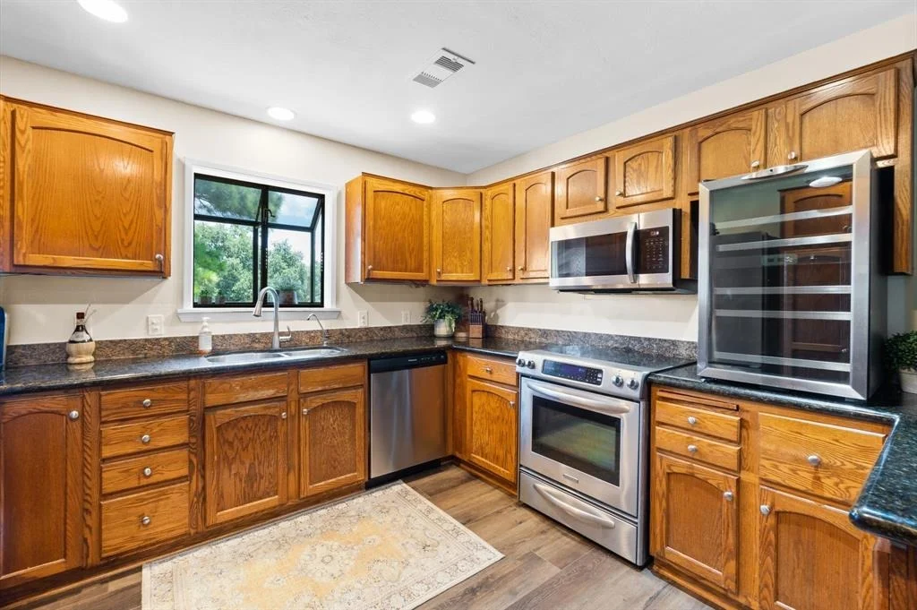 Photo of 11008 Hillside Drive