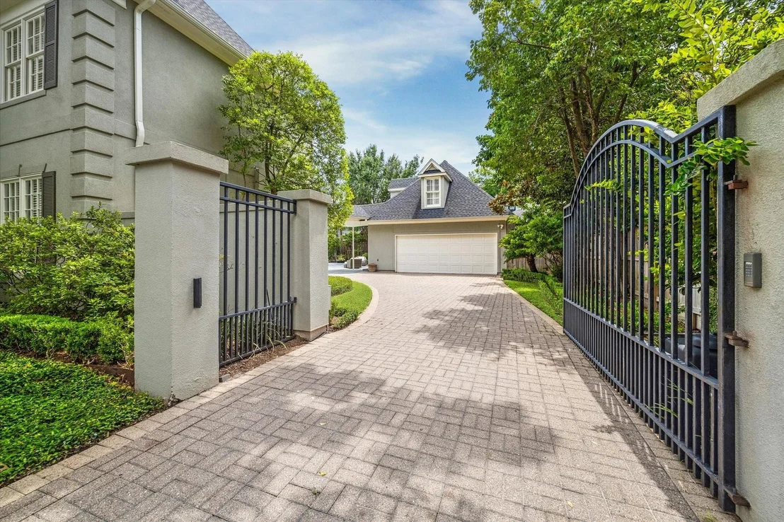 Photo of 5565 Tilbury Drive