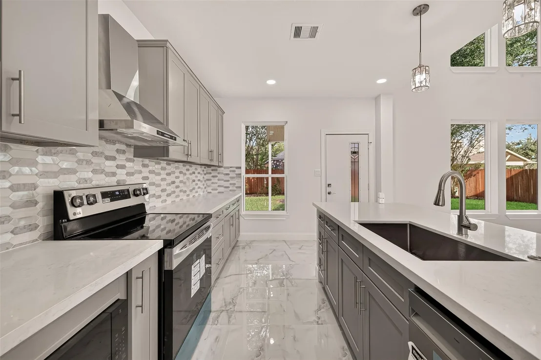 Photo of 2111 Pinecreek Pass Lane