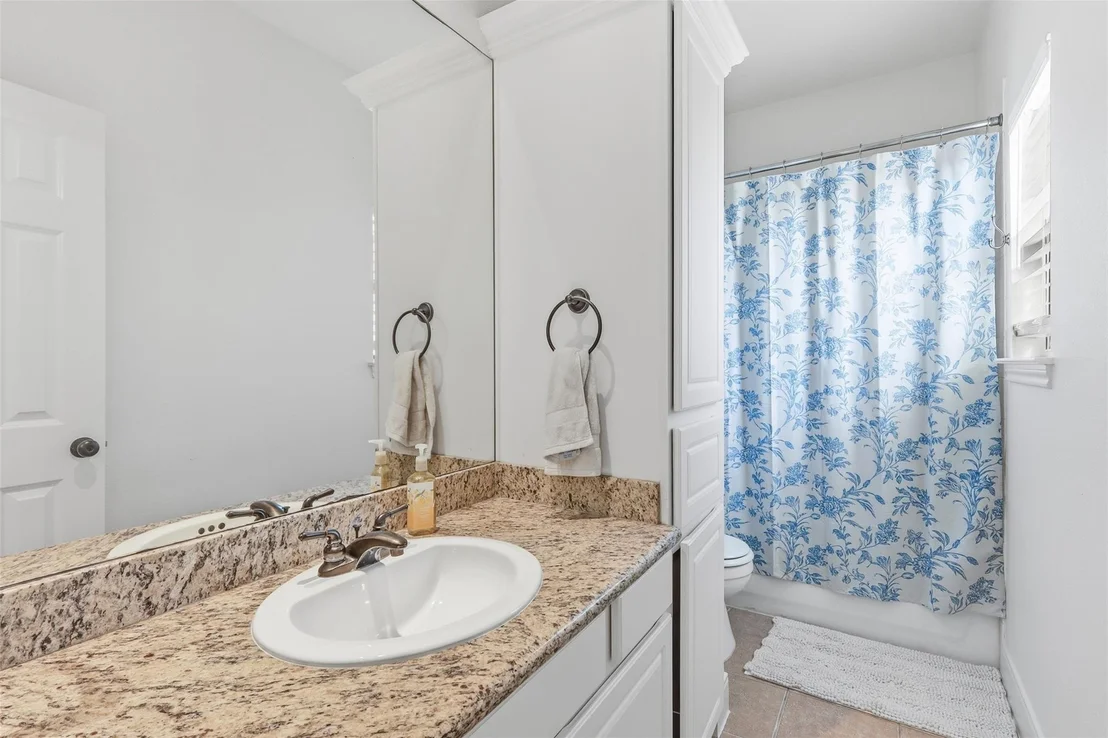 Photo of Unit D at 2424 Navigation Boulevard