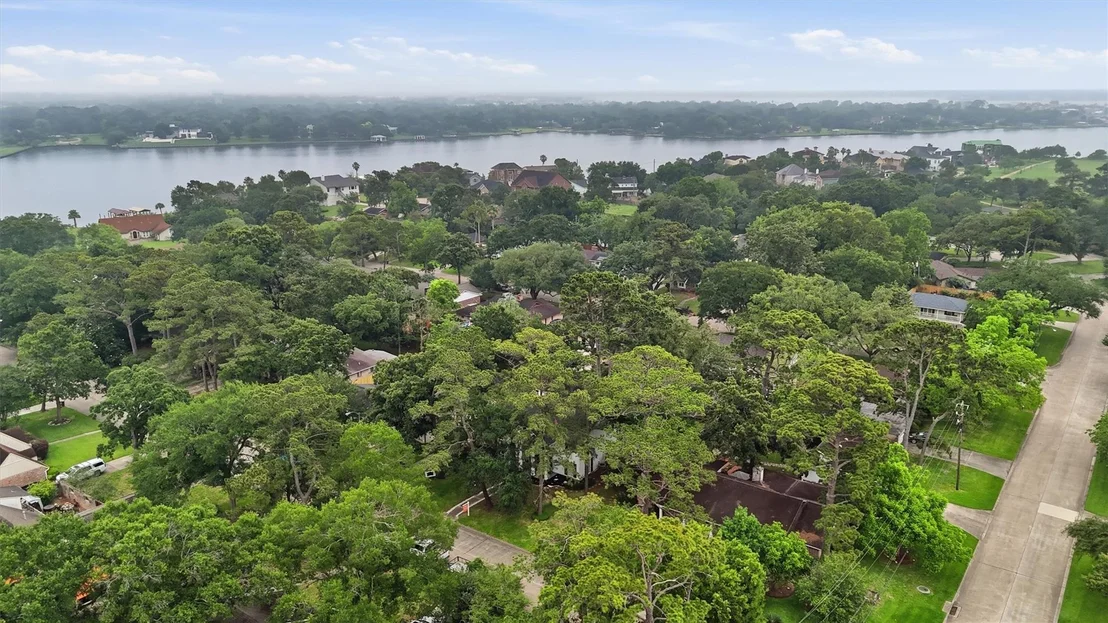 Photo of 215 Whispering Oaks Drive