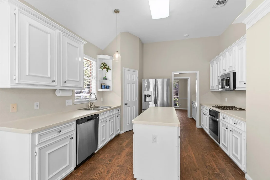 Photo of 712 Forest Lane Drive