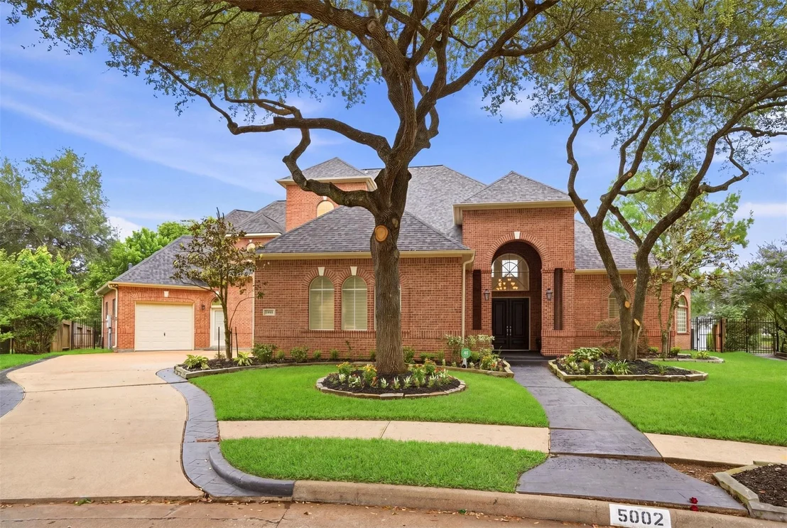 Photo of 5002 Regency Drive