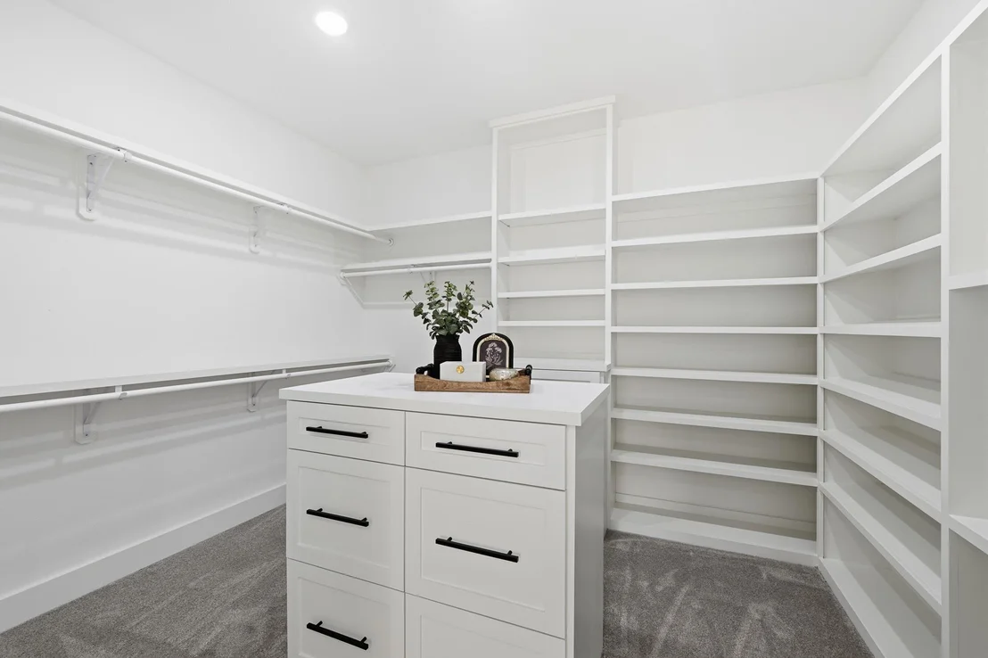 Photo of 11908 Roesler