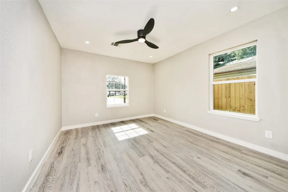 Photo of 712 Mobile Drive