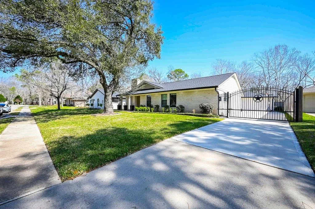 Photo of 203 Blue Willow Drive