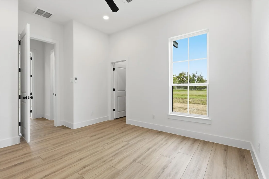 Photo of 467 Springfield Trail