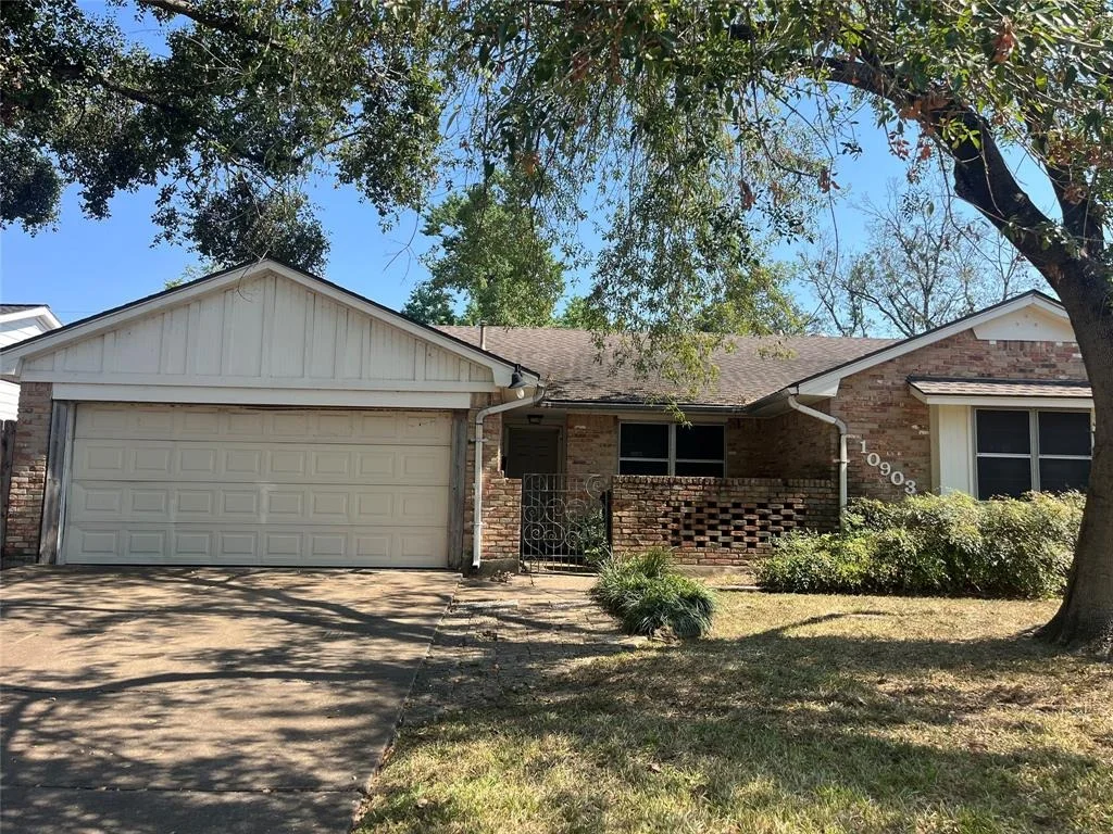 Photo of 10903 Dunlap Street