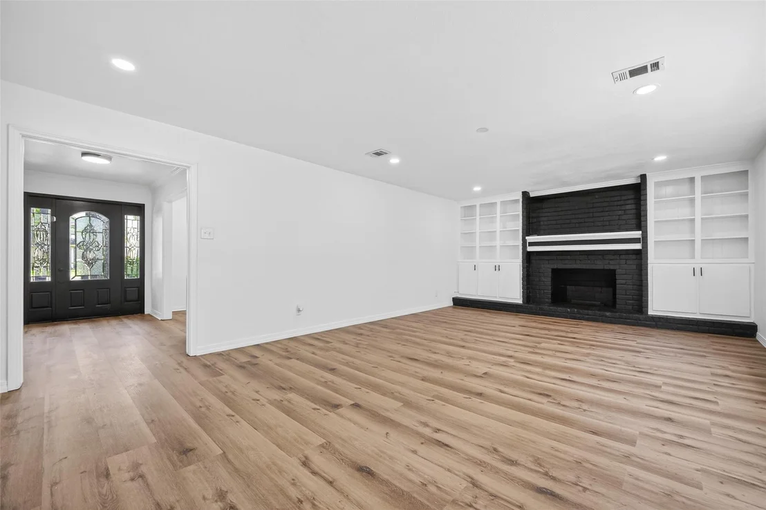 Photo of 1123 Suwanee Lane