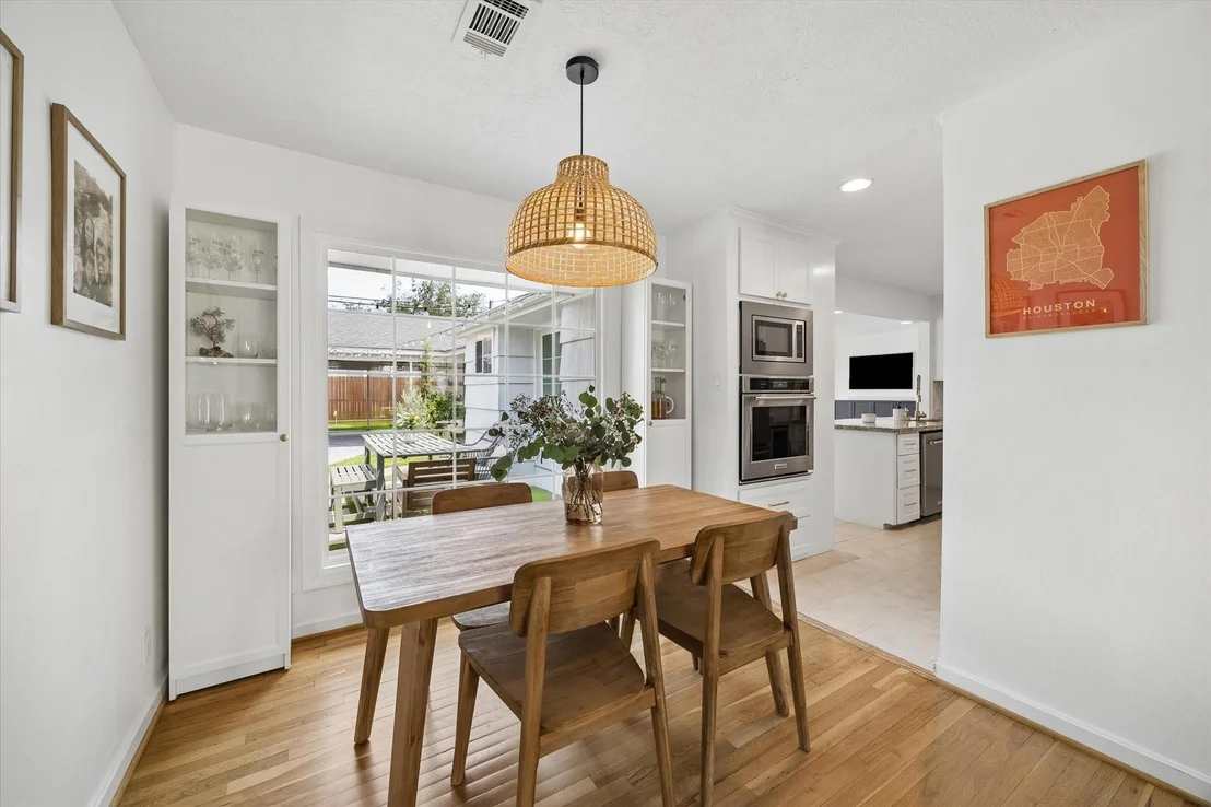 Photo of 1232 Chantilly Lane
