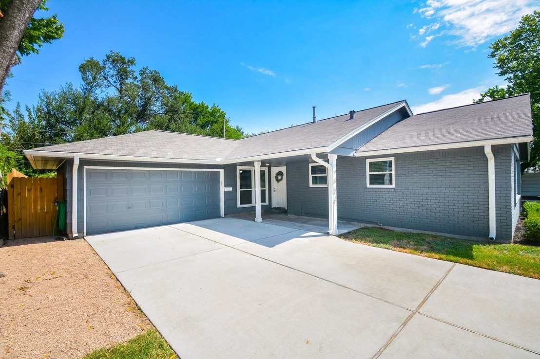Photo of 7926 Ridgeview Drive
