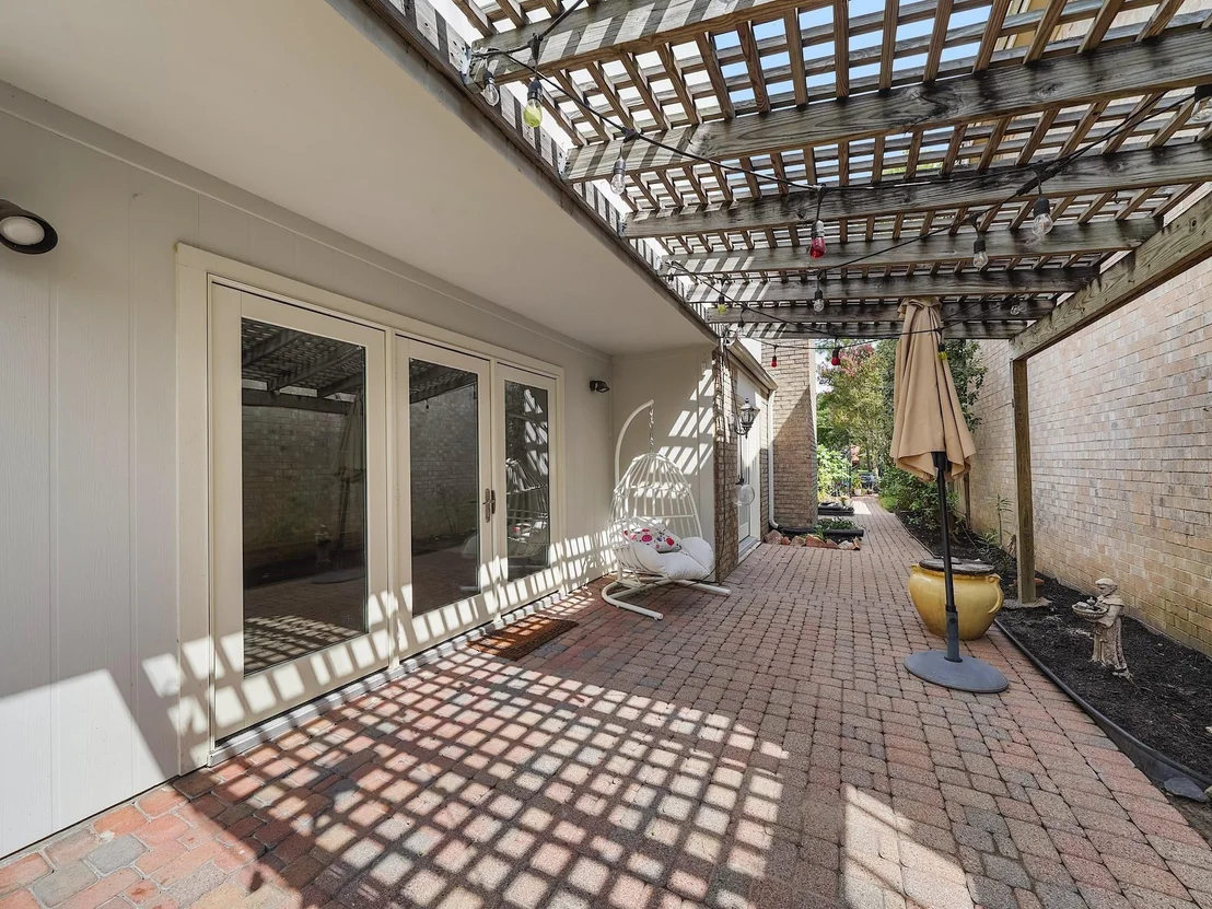 Photo of 910 Enclave Parkway