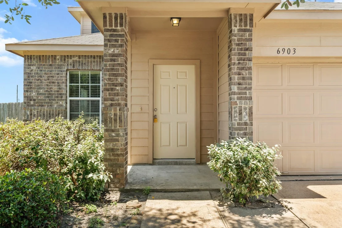 Photo of 6903 Silver Trace Court