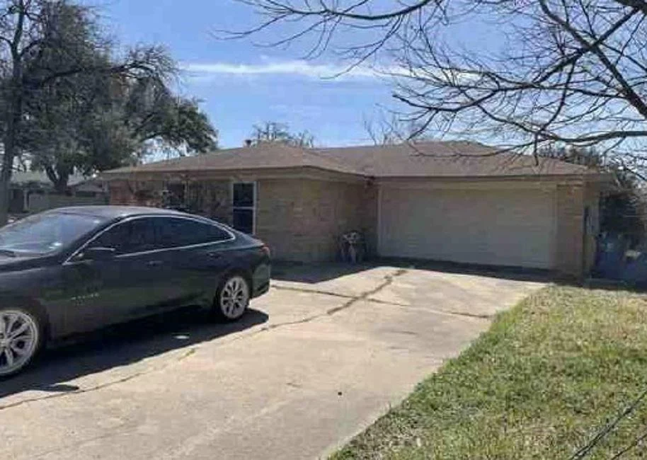 Photo of 100 Post Oak Lane